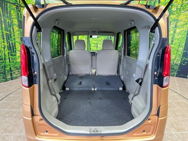 ���i�̂���������ʋ΁A���}���ɏ\���ȉ׎��X�y�[�X���m�ۂ��Ă���܂��B�Z�J���h�V�[�g��|���ƁA�傫�ȉו��̐ύڂ��\�ł���