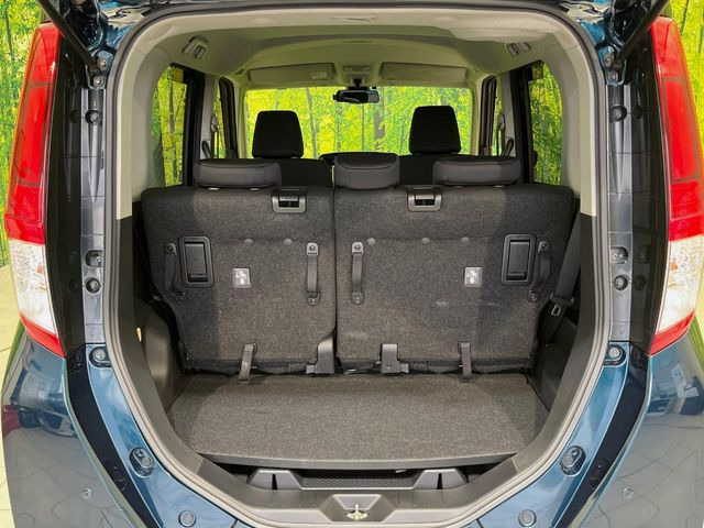 ���i�̂���������ʋ΁A���}���ɏ\���ȉ׎��X�y�[�X���m�ۂ��Ă���܂��B�Z�J���h�V�[�g��|���ƁA�傫�ȉו��̐ύڂ��\�ł���