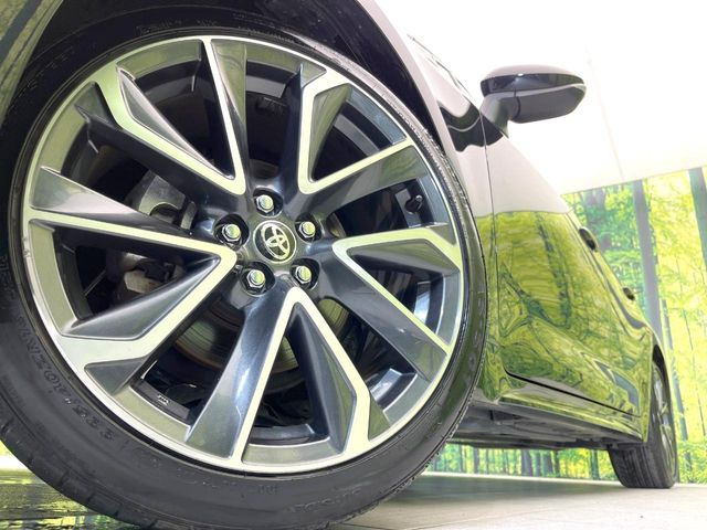 【純正18インチアルミホイール】外観にマッチした純正アルミホイールを装着しております。各種社外アルミホイールや、スタッドレスタイヤも取扱いしております。是非ご相談ください♪