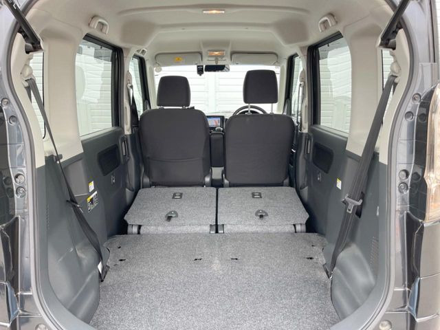 ���i�̂���������ʋ΁A���}���ɏ\���ȉ׎��X�y�[�X���m�ۂ��Ă���܂��B�Z�J���h�V�[�g��|���ƁA�傫�ȉו��̐ύڂ��\�ł���