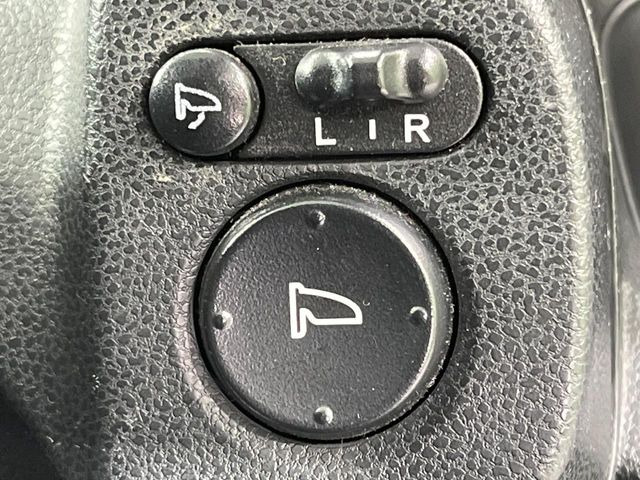 �y�d���i�[�~���[�z�T�C�h�~���[�͓d���i�[���ƂȂ��Ă���A�������ԏ�ł��L�Y�������X�N��}�����܂��B