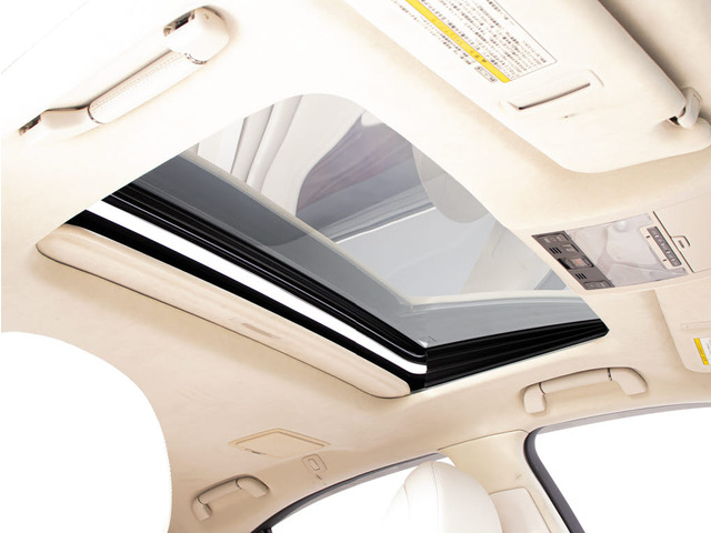 お探しの方必見の人気オプションサンルーフ!
