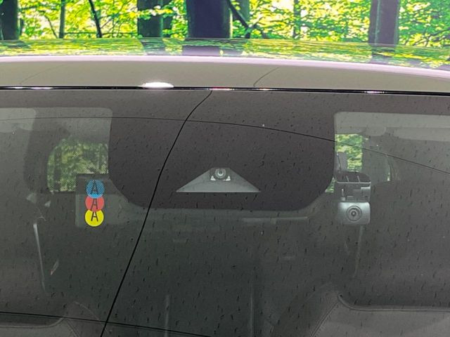 �y�C���e���W�F���g�G�}�[�W�F���V�[�u���[�L�z�t�����g�J�����őO���̎ԗ�����s�҂����m�B�Փ˂������Ȏ��͏Փ˔�Q�y���u���[�L���쓮�A�Փˉ�����T�|�[�g�B�����S�Ƀh���C�u�����y���݂��������܂��B