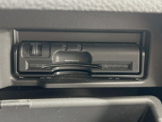 �y�N���[�Y�R���g���[���z�������H�����N���N���s�B�A�N�Z���𗣂��Ă���葬�x�ő��s���ł��A�������^�]���̕��S���y��!�����E�������ȒP�ȃX�C�b�`����Œ����ł��܂��B