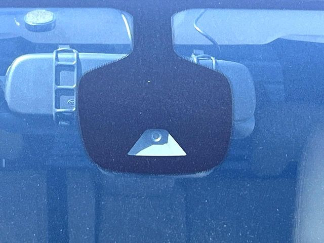 �y�G�}�[�W�F���V�[�u���[�L�z���s���ɑO���̎ԗ�����F�����A�Փ˂������Ȏ��͌x��ƃu���[�L�ŏՓˉ���Ɣ�Q�y�����A�V�X�g�B�����S�Ƀh���C�u�����y���݂��������܂��B