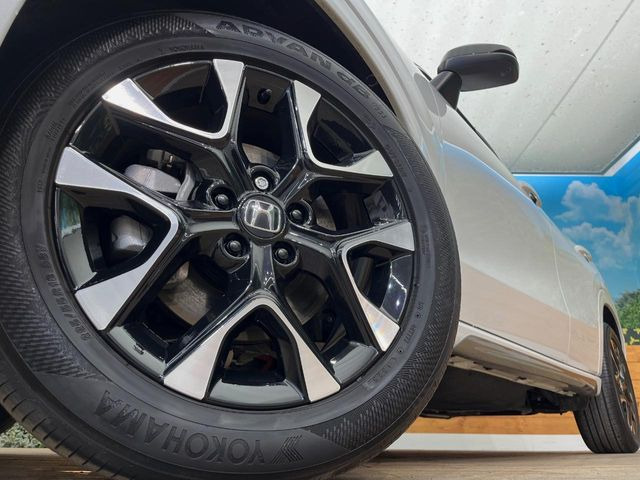 �y�����A���~�z�C�[���z�O�ςɃ}�b�`���������A���~�z�C�[���𑕒����Ă���܂��B�e��ЊO�A���~�z�C�[����A�X�^�b�h���X�^�C�����戵�����Ă���܂��B���񂲑��k����������