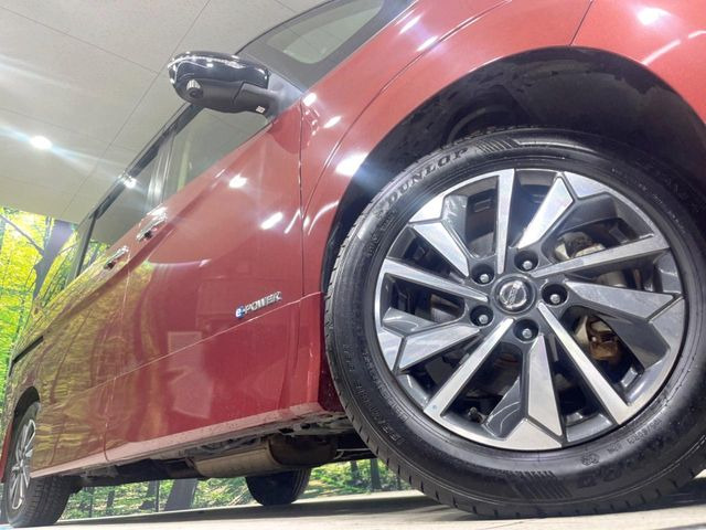 �y15�C���`�A���~�z�C�[���z�O�ςɃ}�b�`�����A���~�z�C�[���𑕒����Ă���܂��B�e��A���~�z�C�[����A�X�^�b�h���X�^�C�����戵�����Ă���܂��B���񂲑��k����������