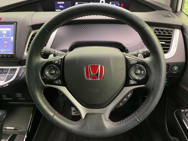 �y�����v�����X�e�A�����O�z�㎿�Ȋv���g�p���邱�ƂŁA��ɂ����������݂ƂĂ��^�]���₷���n���h���ł���