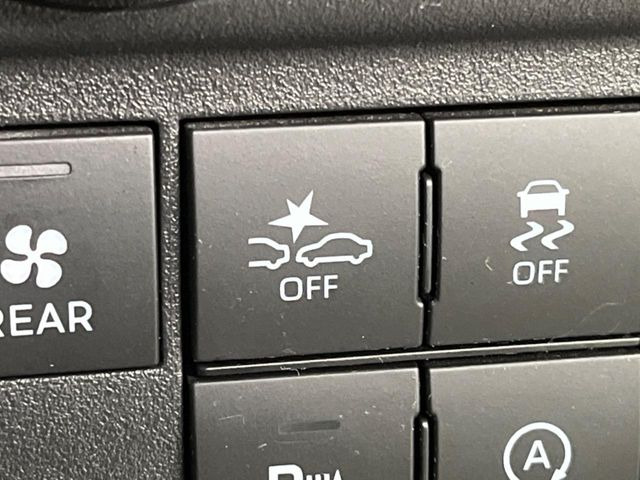 �y�X�}�[�g�A�V�X�g�z���s���ɑO���̎ԗ�����F�����A�Փ˂������Ȏ��͌x��ƃu���[�L�ŏՓˉ���Ɣ�Q�y�����A�V�X�g�B�����S�Ƀh���C�u�����y���݂��������܂��B