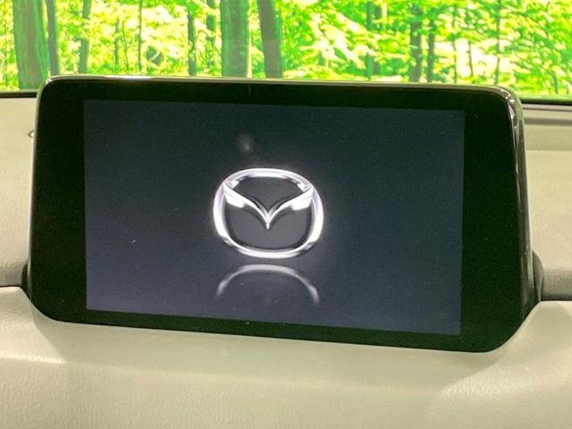 �y8�C���`�}�c�_�R�l�N�g�z�ԓ��̕��͋C�Ƀ}�b�`������^�̃f�B�X�v���C�B�X�}�z�ڑ��ł̃i�r�g�p��Bluetooth�Đ����A�l�X�ȋ@�\���y���߂܂��B�����I�ȃ_�C�������삪�\�ŁA�g��������ǍD�ł��B