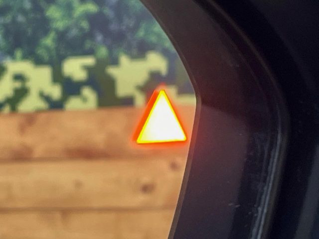 �y������p���m�z���s���A�h�A�~���[�̎��p�ɂȂ�₷���ӏ��Ɍ㑱�Ԃ��ڋ߂���ƃT�C�h�~���[�t�߂Ɍx����\���A�h���C�o�[�ɒ��ӊ��N�����Ă���܂��B