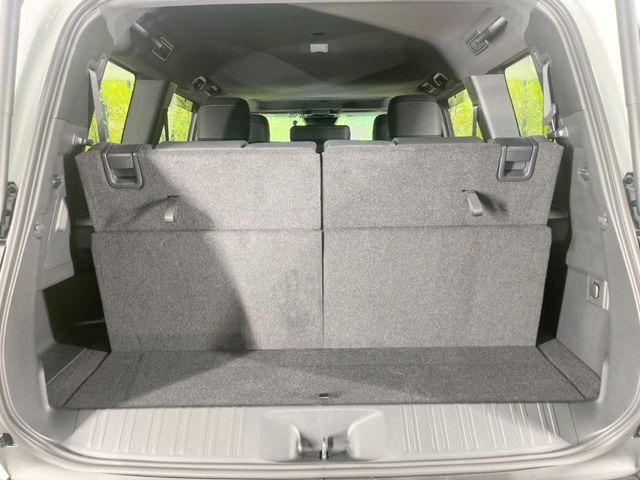 ���i�̂���������ʋ΁A���}���ɏ\���ȉ׎��X�y�[�X���m�ۂ��Ă���܂��B�Z�J���h�V�[�g��|���ƁA�傫�ȉו��̐ύڂ��\�ł���