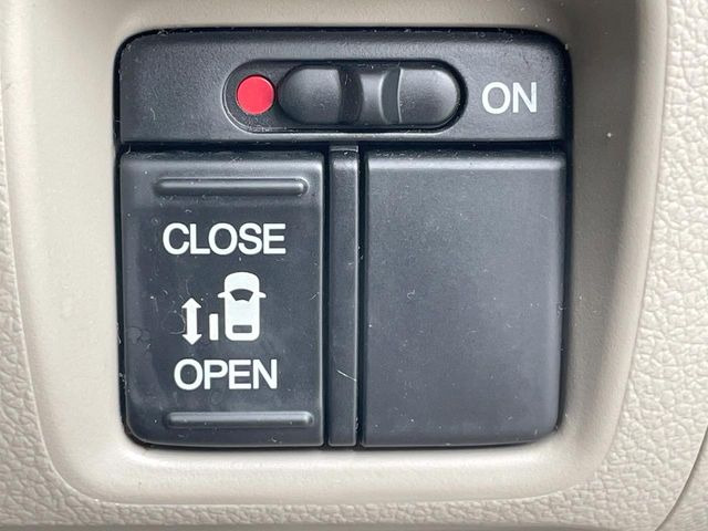 �y�p���[�X���C�h�h�A�z�X�}�[�g�L�[��^�]�Ȃ̃X�C�b�`�ŃX���C�h�h�A�̊J���\���d��������͂����ăh�A���J����K�v�������A���������q�l�ł��A�d���ו��������Ă��鎞�����N�ɊJ���߂ł��܂���