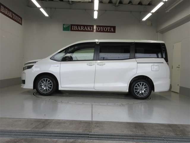 ヴォクシー1.8 ハイブリッド X