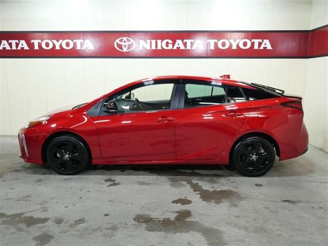 プリウス1.8 S ツーリングセレクション E-Four 4WD