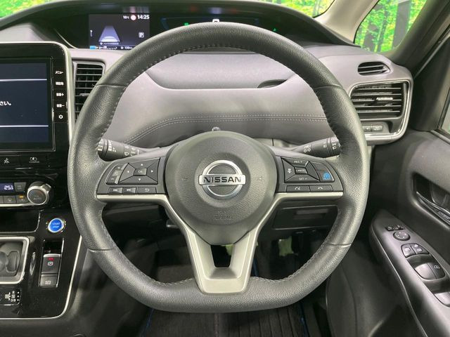 ステアリングも使用感が少なく、きれいな状態となっております♪