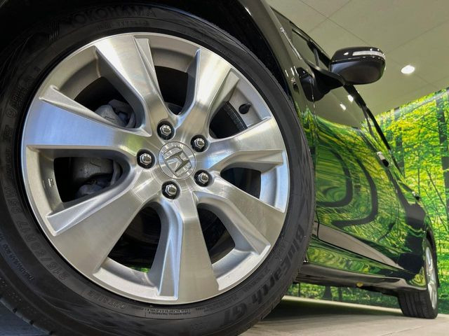 �y����17�C���`�A���~�z�C�[���z�O�ςɃ}�b�`���������A���~�z�C�[���𑕒����Ă���܂��B�e��ЊO�A���~�z�C�[����A�X�^�b�h���X�^�C�����戵�����Ă���܂��B���񂲑��k����������