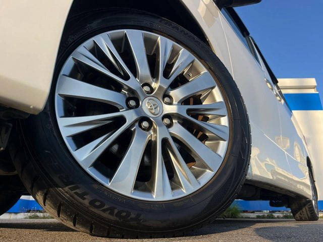 �y����18�C���`�A���~�z�C�[���z�O�ςɃ}�b�`���������A���~�z�C�[���𑕒����Ă���܂��B�e��ЊO�A���~�z�C�[����A�X�^�b�h���X�^�C�����戵�����Ă���܂��B���񂲑��k����������