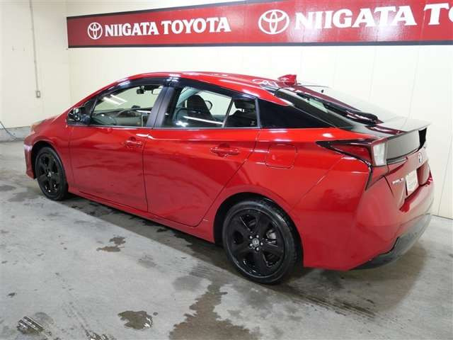 プリウス1.8 S ツーリングセレクション E-Four 4WD