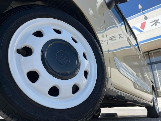 �y����14�C���`�A���~�z�C�[���z�O�ςɃ}�b�`���������A���~�z�C�[���𑕒����Ă���܂��B�e��ЊO�A���~�z�C�[����A�X�^�b�h���X�^�C�����戵�����Ă���܂��B���񂲑��k����������