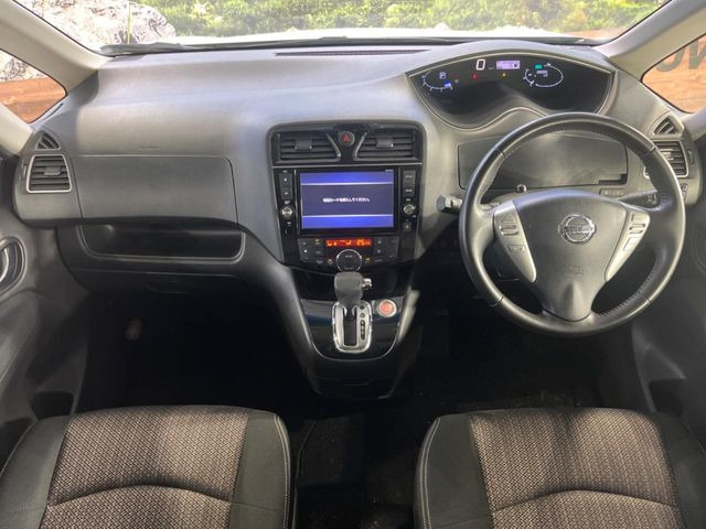 セレナ2.0 ハイウェイスター Vセレクション+Safety II S-HYBRID