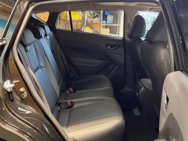 後部座席も気になるようなキズ・汚れやへたり等、大きなダメージはなく、良好な状態です。