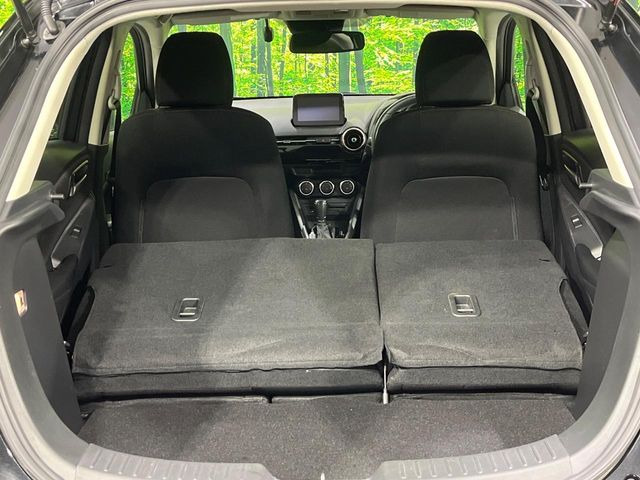 ���i�̂���������ʋ΁A���}���ɏ\���ȉ׎��X�y�[�X���m�ۂ��Ă���܂��B�Z�J���h�V�[�g��|���ƁA�傫�ȉו��̐ύڂ��\�ł���