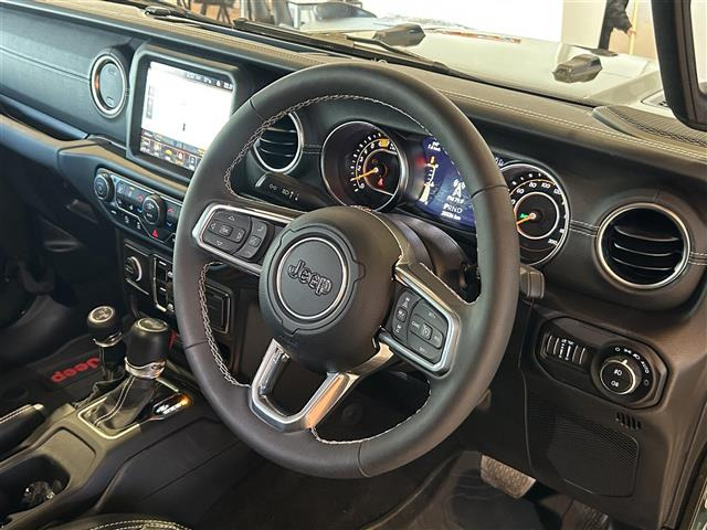 ラングラーアンリミテッド サハラ 4WD