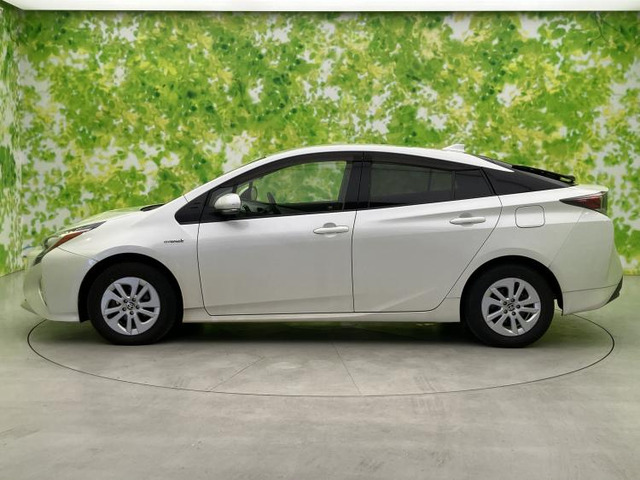 プリウス1.8 S E-Four 4WD