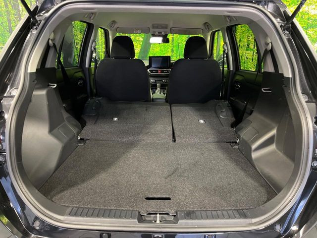 ���i�̂���������ʋ΁A���}���ɏ\���ȉ׎��X�y�[�X���m�ۂ��Ă���܂��B�Z�J���h�V�[�g��|���ƁA�傫�ȉו��̐ύڂ��\�ł���