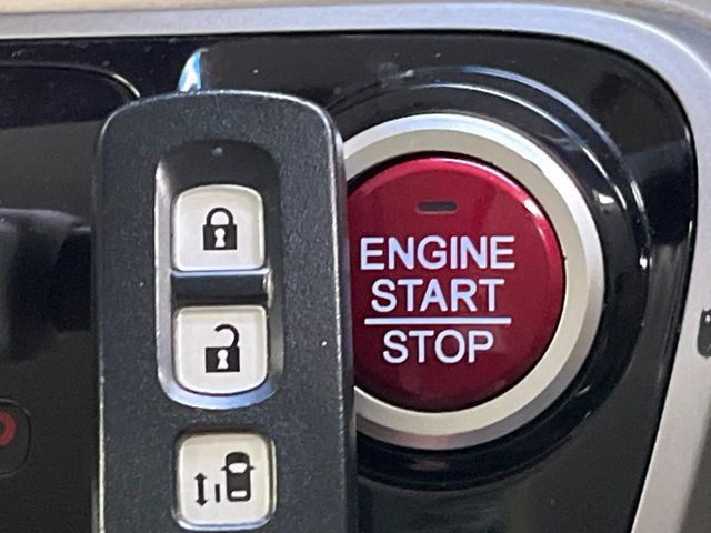 �yHonda�X�}�[�g�L�[�z�J�o����|�P�b�g�ɓ��ꂽ�܂܂ł��h�A�̎{���E�������\�ȃX�}�[�g�L�[�𑕔��B�G���W���̃I���E�I�t�����J�M�����o���K�v����������Ƃ��Ă��֗��ł���