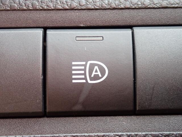 �Ό��Ԃ̃w�b�h�����v�ȂǑO���̖��邳�����m���A�n�C�r�[���ƃ��[�r�[��������킸��킹�邱�ƂȂ������Ő؂�ւ��܂��B��s�Ԃ�Ό��ԂȂǂ����Ȃ����ɂ̓n�C�r�[���֐؂�ւ��A�����܂Ō��ʂ����m�ۂ����S������