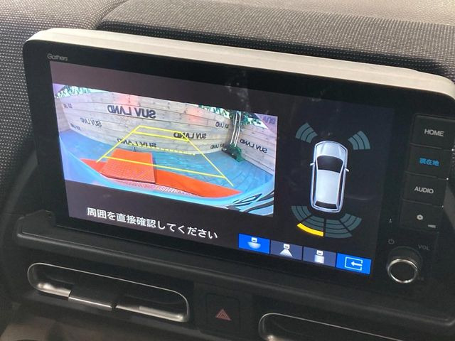 【バックカメラ】駐車時に後方がリアルタイム映像で確認できます。大型商業施設や立体駐車場での駐車時や、夜間のバック時に大活躍!運転スキルに関わらず、今や必須となった装備のひとつです!