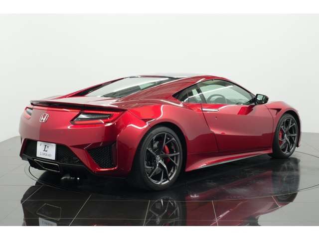 �ǂ̊p�x���猩�Ă�������������f�U�C���Ƒ����B���s���ł���Ԓ��ł����݊������o���܂��B