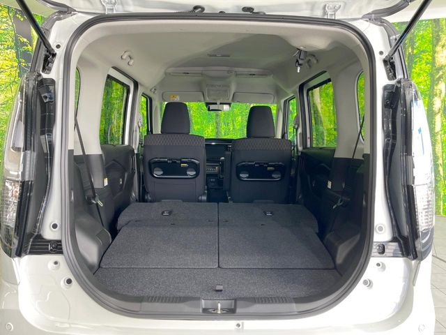 ���i�̂���������ʋ΁A���}���ɏ\���ȉ׎��X�y�[�X���m�ۂ��Ă���܂��B�Z�J���h�V�[�g��|���ƁA�傫�ȉו��̐ύڂ��\�ł���