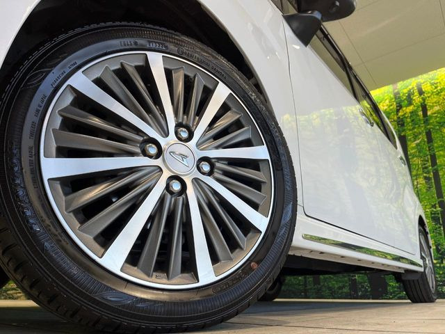 �y����15�C���`�A���~�z�C�[���z�O�ςɃ}�b�`���������A���~�z�C�[���𑕒����Ă���܂��B�e��ЊO�A���~�z�C�[����A�X�^�b�h���X�^�C�����戵�����Ă���܂��B���񂲑��k����������