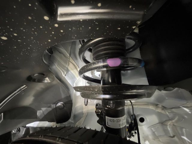 お車を安心してお乗りいただく為には、足回りの定期点検が欠かせません。サービスサポート(有償保証)では無料点検もご提供しており、安心のカーライフをお過ごしいただけるサポート体制が整っています。