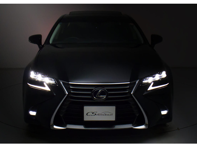 フロントビューの存在感をご覧ください!!ヘッドライトは視界良好のライト、さらにフォグライト搭載。デザイン性も高いのが特権です。