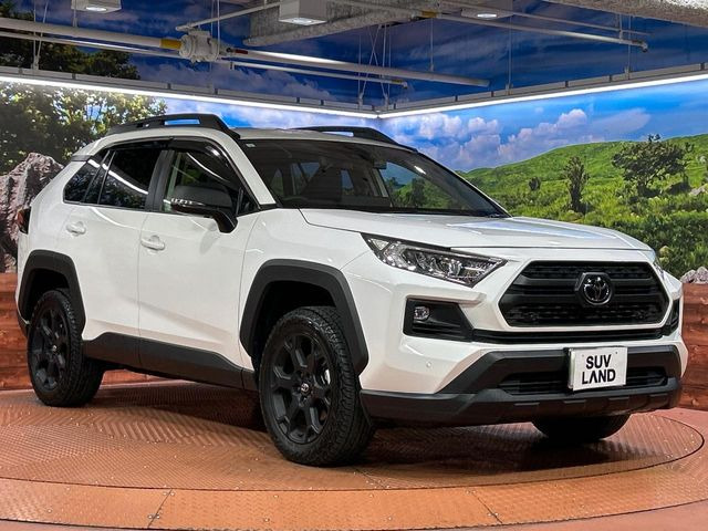 高透明度のガラス皮膜で撥水はもちろん、上質なツヤ・光沢を実現。紫外線や酸性雨から大切な愛車を保護し、色あせ・劣化を防止。「弾スプラッシュコート」、「弾プリミッサコート」からお選びいただけます。