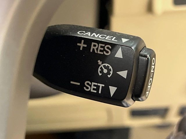 �y�N���[�Y�R���g���[���z�������H�����N���N���s�B�A�N�Z���𗣂��Ă���葬�x�ő��s���ł��A�������^�]���̕��S���y��!�����E�������ȒP�ȃX�C�b�`����Œ����ł��܂��B