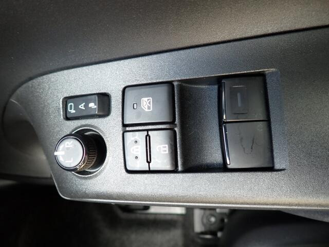 �d���i�[���h�A�~���[�E�p���[�E�B���h�E�������Ă��܂��B