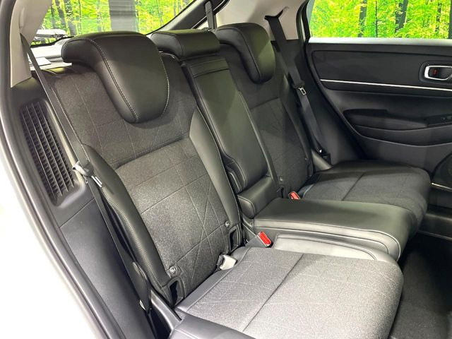 後部座席も気になるようなキズ・汚れやへたり等、大きなダメージはなく、良好な状態です。
