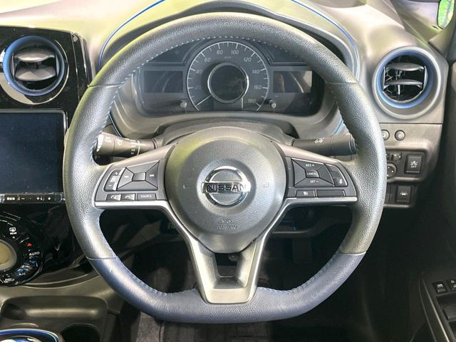 インテリアに合わせたデザインのステアリングは、運転される方のことも考え、運転しやすい形状、大きさです。是非一度、実際に触ってお確かめください。