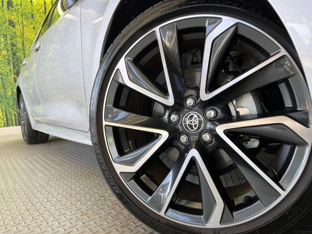 �y����18�C���`�A���~�z�C�[���z�O�ςɃ}�b�`���������A���~�z�C�[���𑕒����Ă���܂��B�e��ЊO�A���~�z�C�[����A�X�^�b�h���X�^�C�����戵�����Ă���܂��B���񂲑��k����������