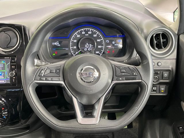�y�X�e�A�����O�X�C�b�`�z�^�]���A�O������ڐ������炷���ƂȂ��A�I�[�f�B�I���̑��삪�\�ȕ֗��@�\!���S&���K�ȃh���C�u�����o���Ă���܂���