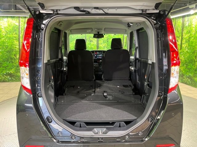 ���i�̂���������ʋ΁A���}���ɏ\���ȉ׎��X�y�[�X���m�ۂ��Ă���܂��B�Z�J���h�V�[�g��|���ƁA�傫�ȉו��̐ύڂ��\�ł���