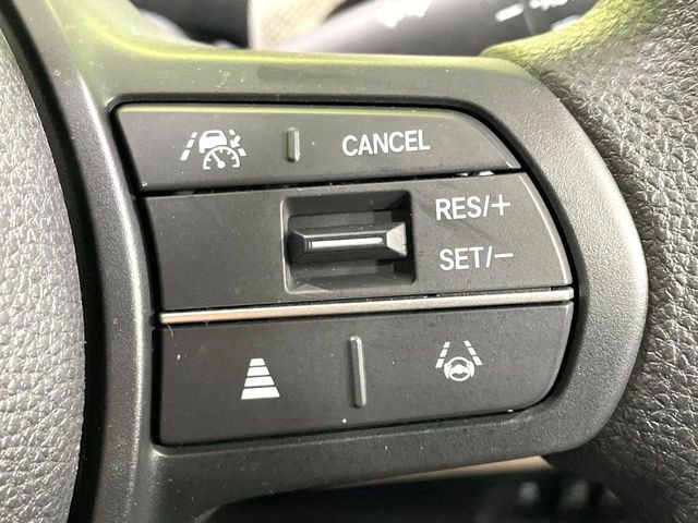 【アダプティブクルーズコントロール】高速道路での長距離走行が楽に!!自動で速度を保つクルーズコントロールが、衝突軽減システムと連携し、前方の車両を感知して車間を保つように速度調節してくれます!!