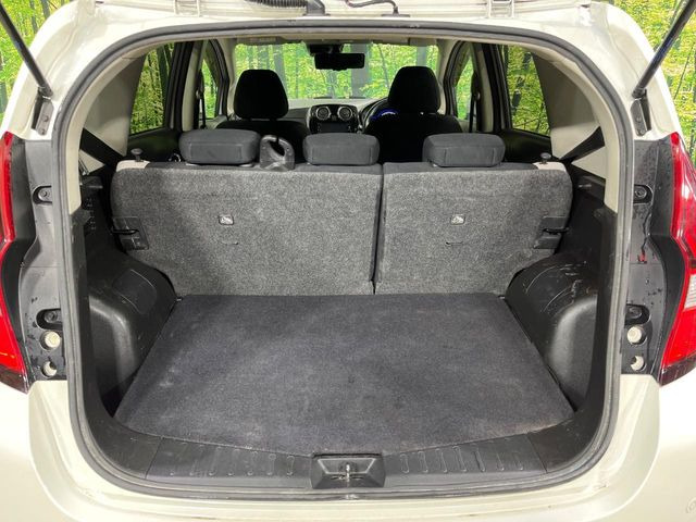 ���i�̂���������ʋ΁A���}���ɏ\���ȉ׎��X�y�[�X���m�ۂ��Ă���܂��B�Z�J���h�V�[�g��|���ƁA�傫�ȉו��̐ύڂ��\�ł���