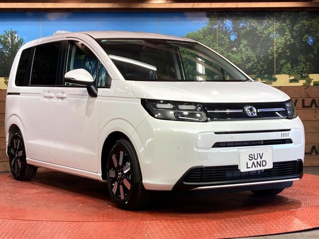 高透明度のガラス皮膜で撥水はもちろん、上質なツヤ・光沢を実現。紫外線や酸性雨から大切な愛車を保護し、色あせ・劣化を防止。「弾スプラッシュコート」、「弾プリミッサコート」からお選びいただけます。