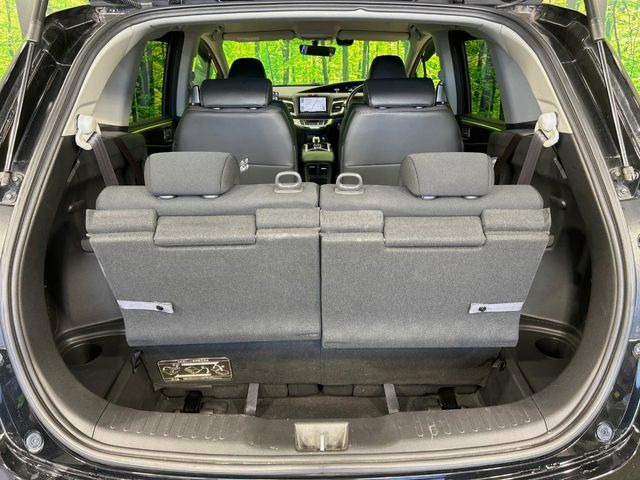 ���i�̂���������ʋ΁A���}���ɏ\���ȉ׎��X�y�[�X���m�ۂ��Ă���܂��B�Z�J���h�V�[�g��|���ƁA�傫�ȉו��̐ύڂ��\�ł���